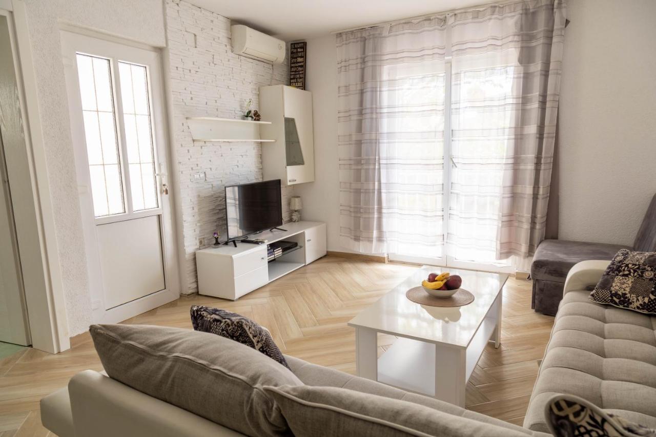 Apartmani Marojevic, بار المظهر الخارجي الصورة